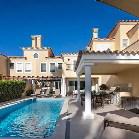 Villa Ferrarias Sleeps 6 With Pool Air Con And Wifi