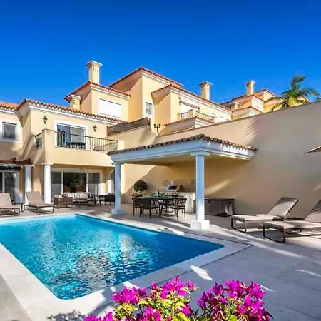 Ferrarias Sleeps 6 With Pool Air Con And Wifi Villa